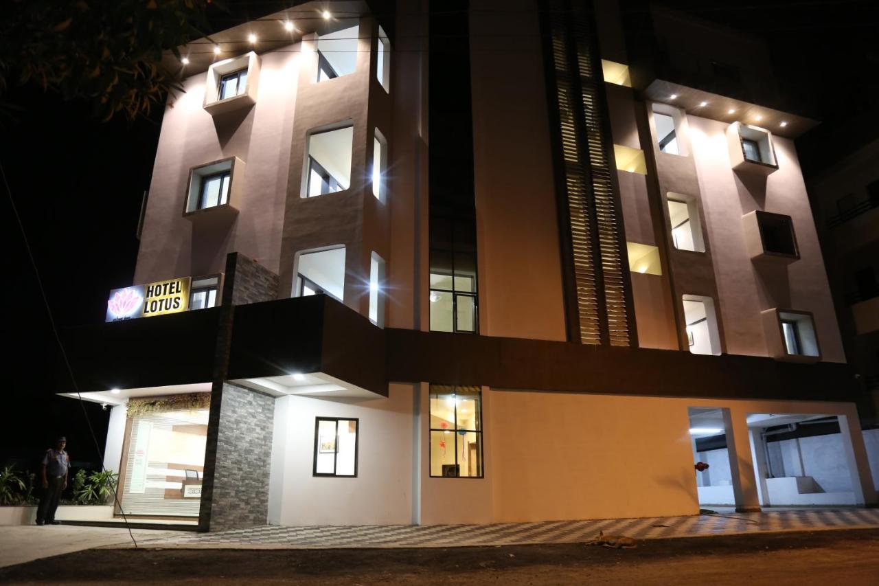 Hotel Lotus Chandrapur Exteriör bild