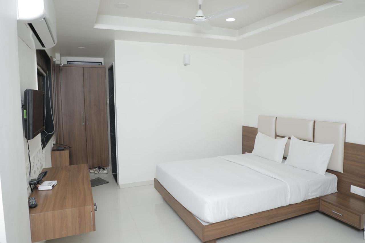Hotel Lotus Chandrapur Exteriör bild