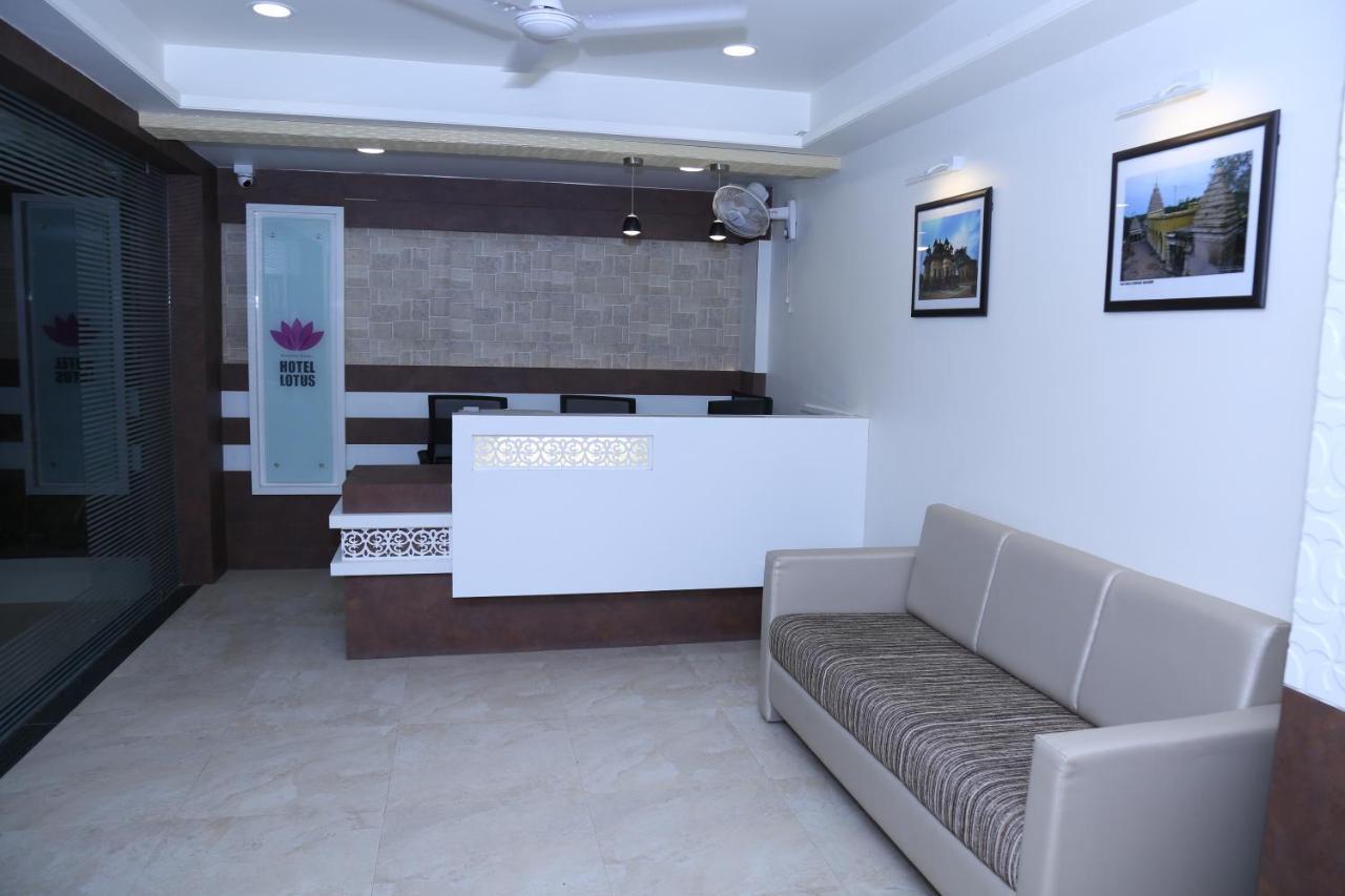 Hotel Lotus Chandrapur Exteriör bild