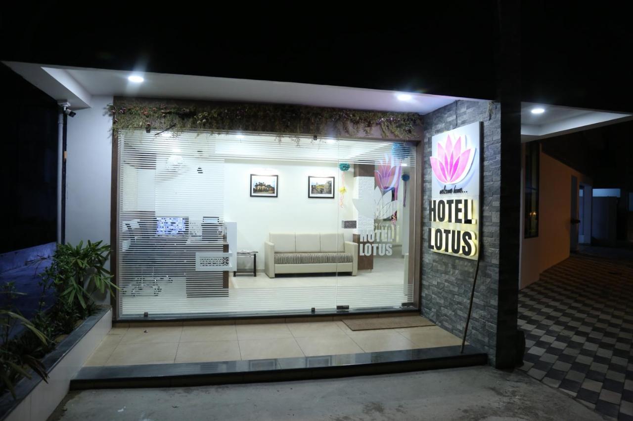 Hotel Lotus Chandrapur Exteriör bild