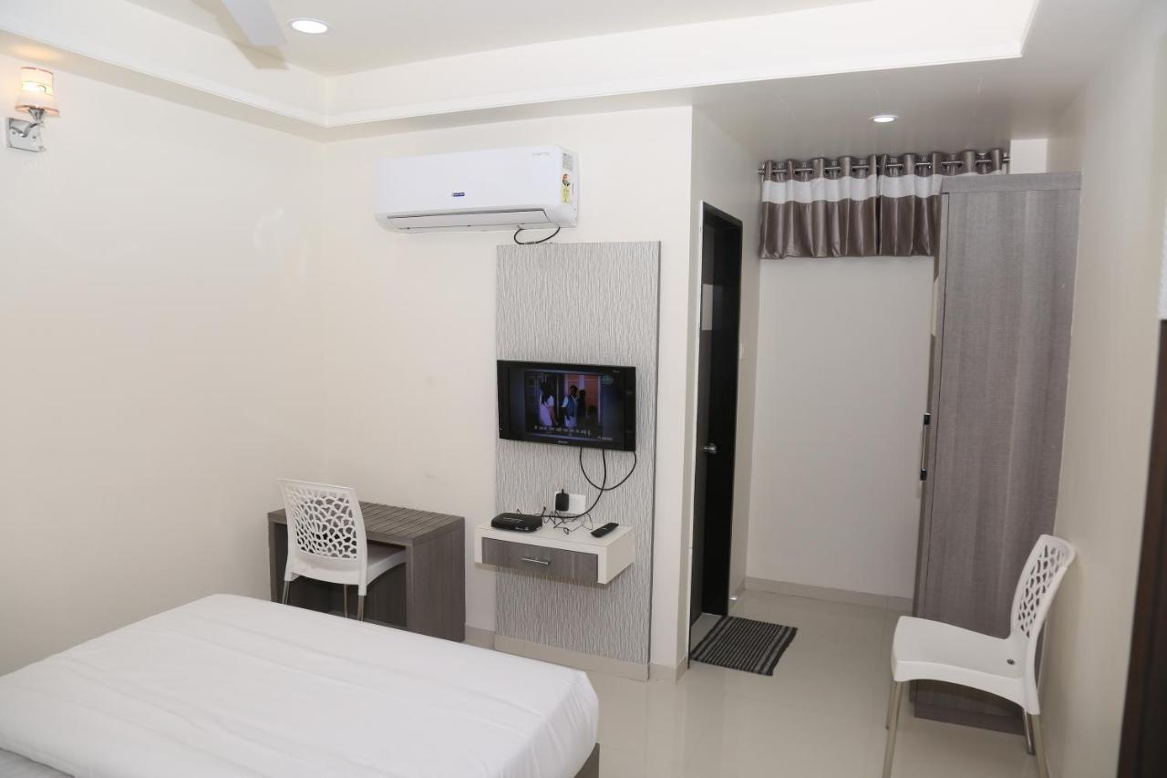 Hotel Lotus Chandrapur Exteriör bild