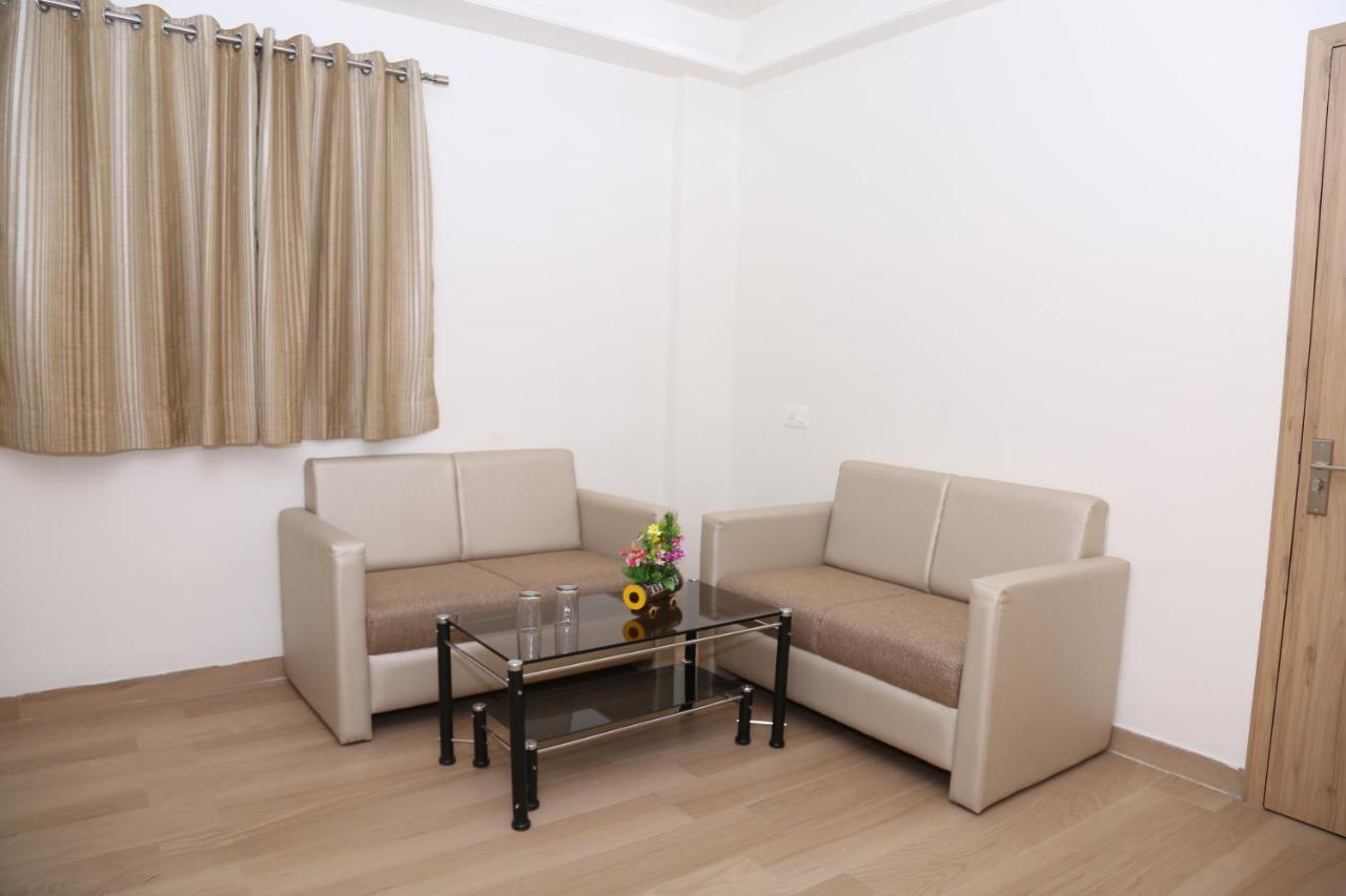 Hotel Lotus Chandrapur Exteriör bild