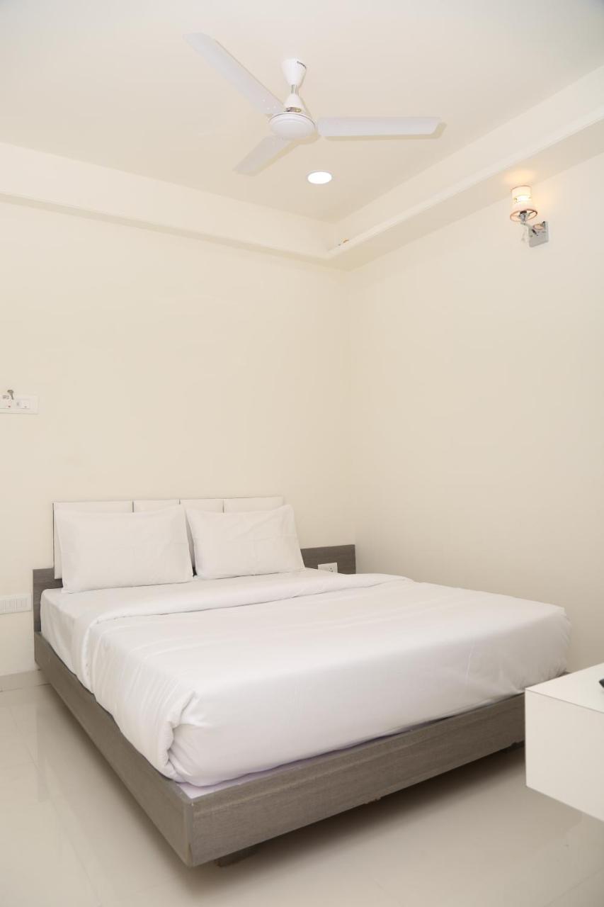 Hotel Lotus Chandrapur Exteriör bild
