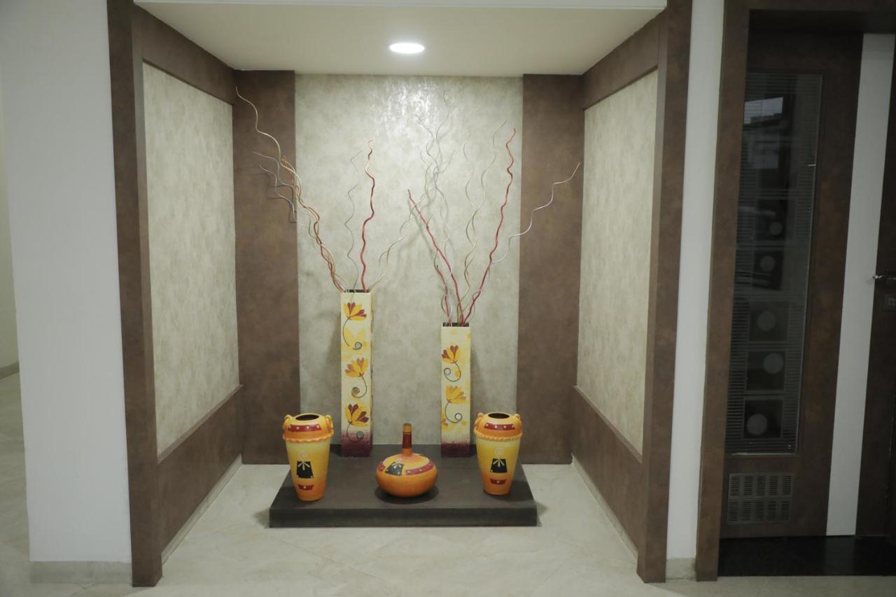 Hotel Lotus Chandrapur Exteriör bild