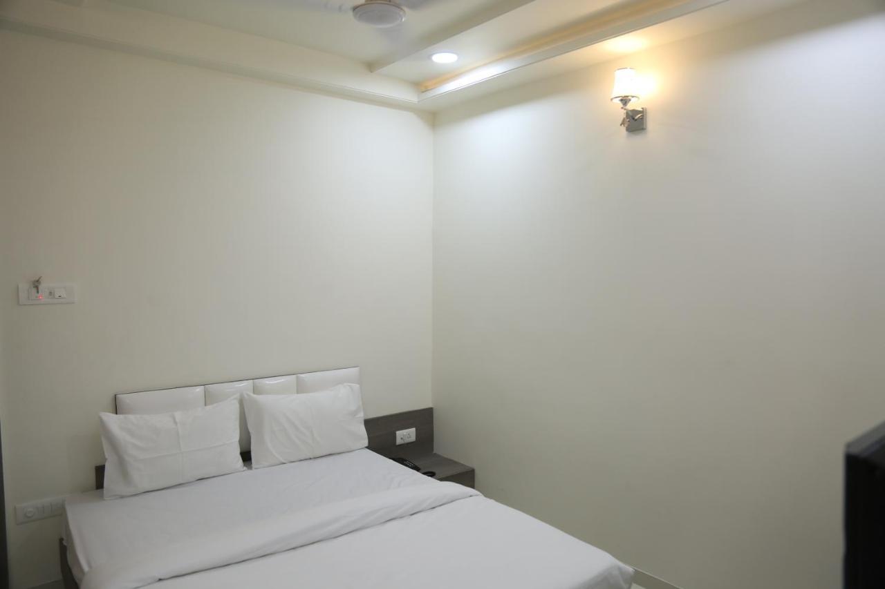 Hotel Lotus Chandrapur Exteriör bild