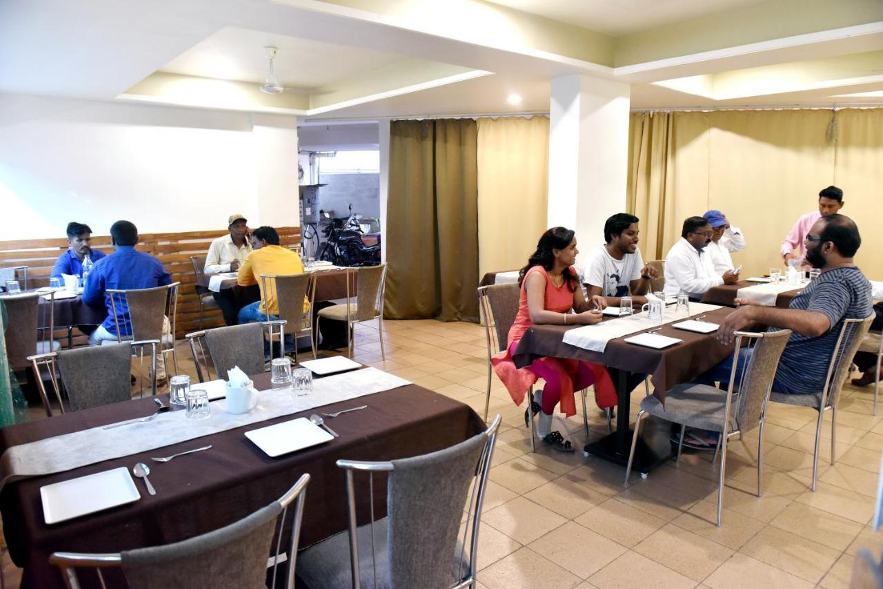 Hotel Lotus Chandrapur Exteriör bild
