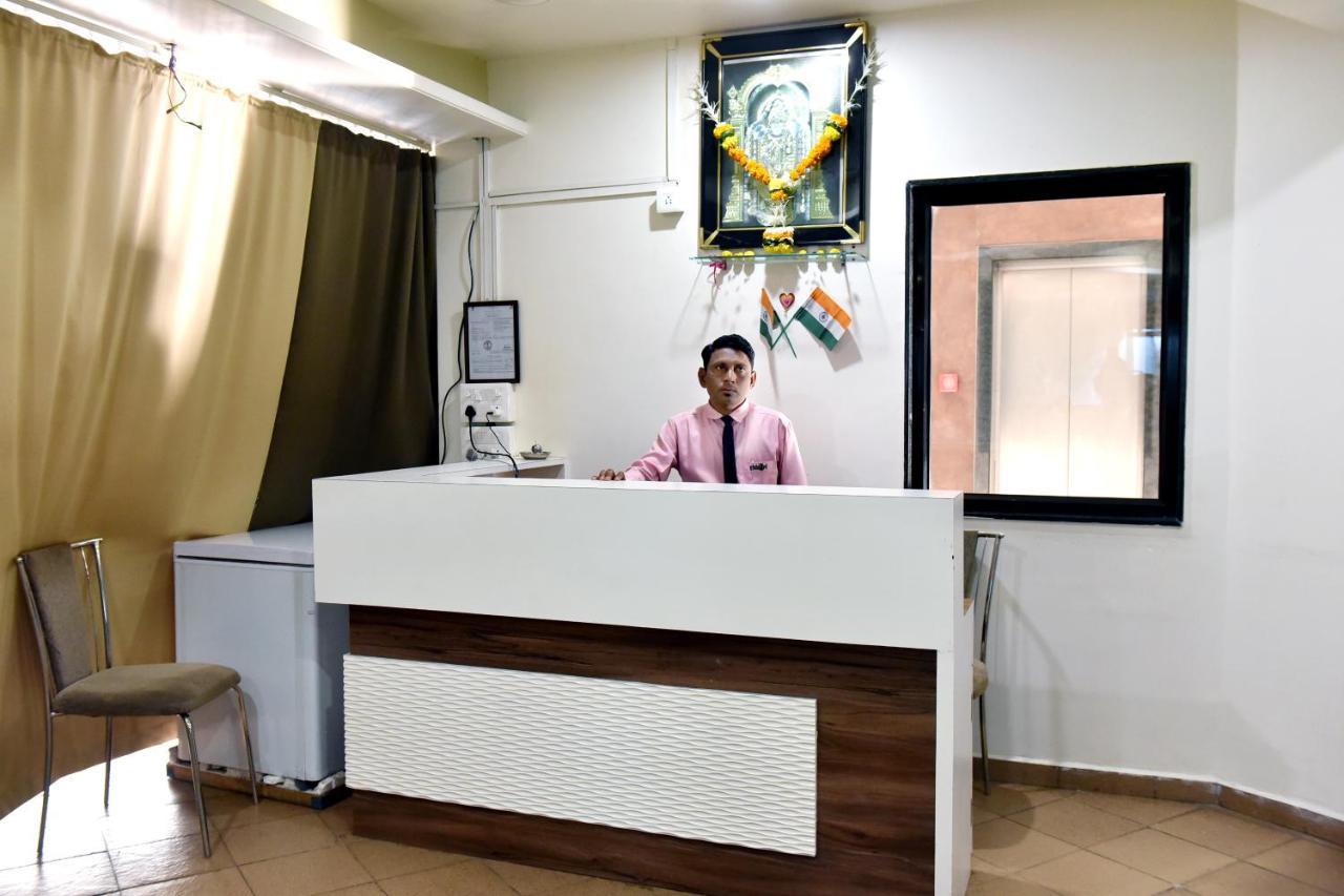 Hotel Lotus Chandrapur Exteriör bild