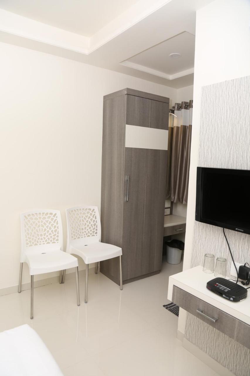 Hotel Lotus Chandrapur Exteriör bild